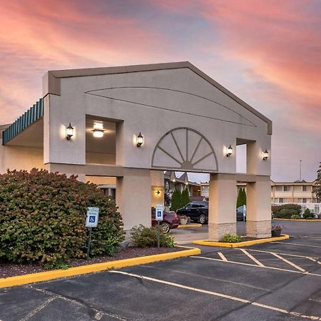 Quality Inn & Suites Vestal Binghamton Near University Buitenkant foto
