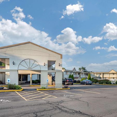 Quality Inn & Suites Vestal Binghamton Near University Buitenkant foto