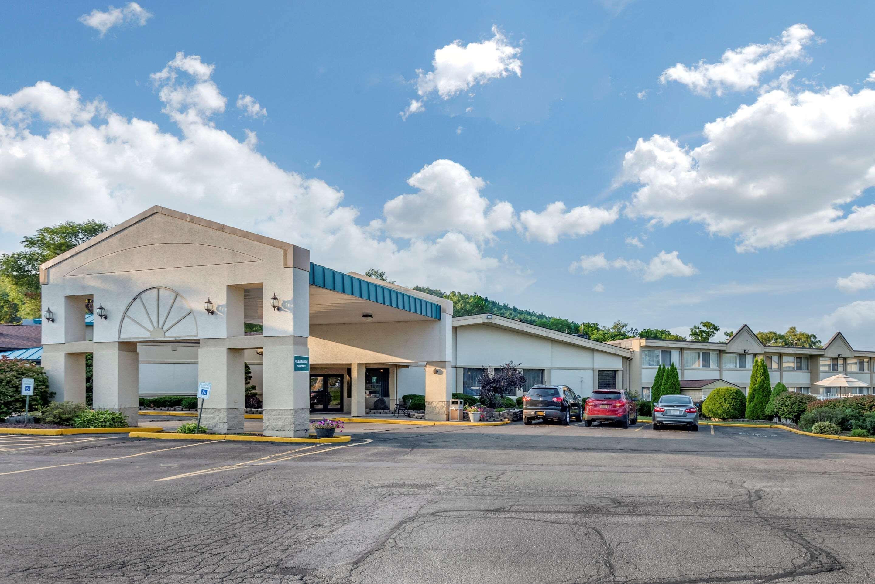Quality Inn & Suites Vestal Binghamton Near University Buitenkant foto