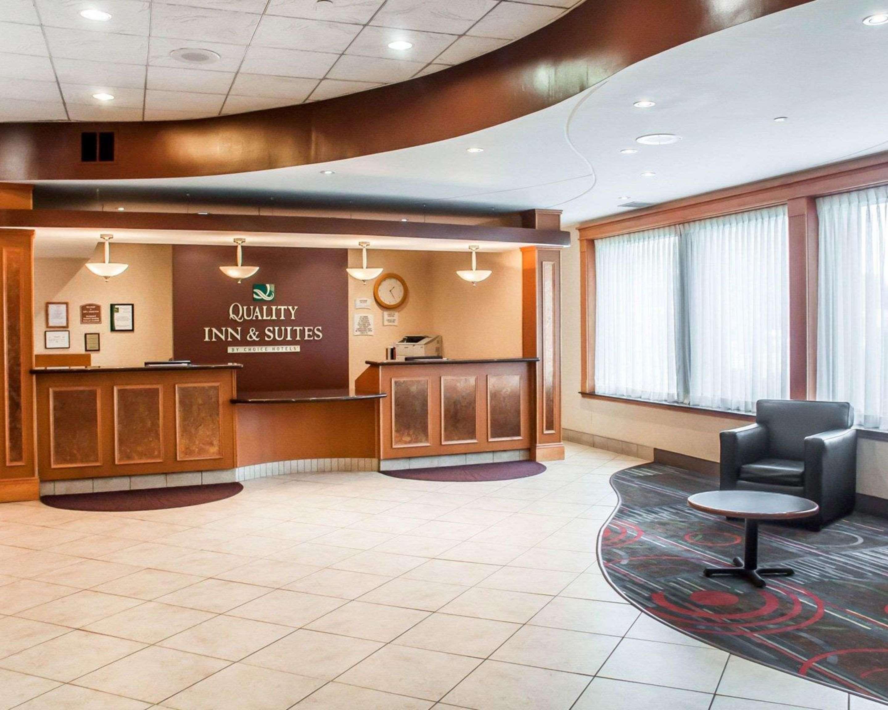Quality Inn & Suites Vestal Binghamton Near University Buitenkant foto