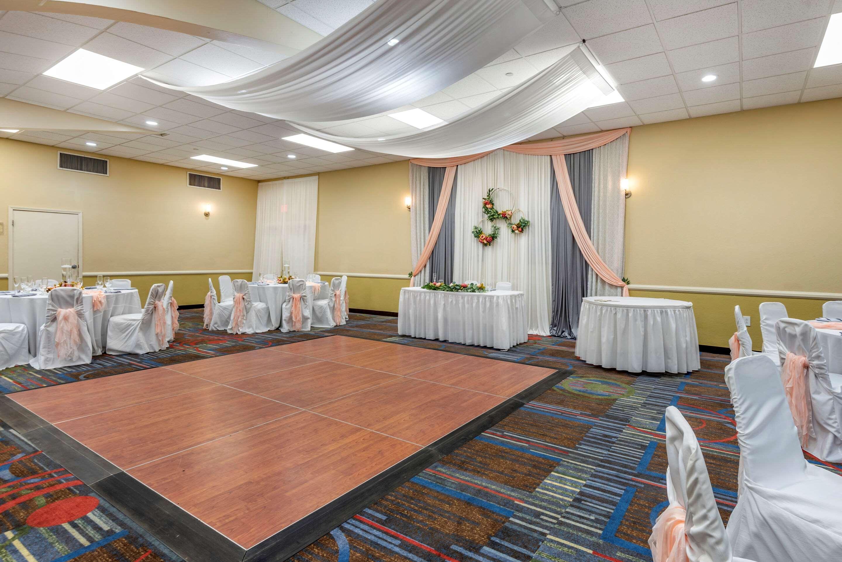 Quality Inn & Suites Vestal Binghamton Near University Buitenkant foto