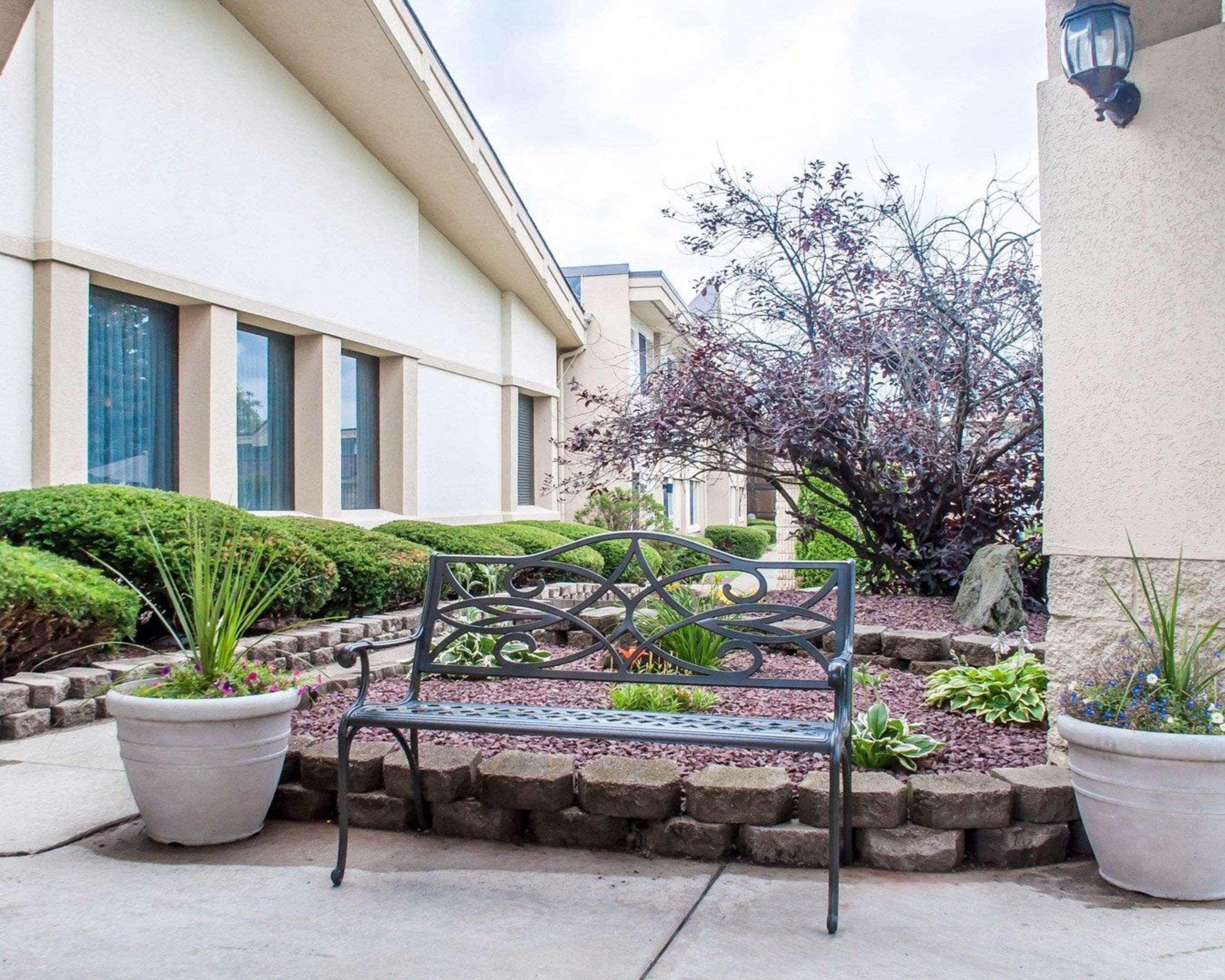 Quality Inn & Suites Vestal Binghamton Near University Buitenkant foto