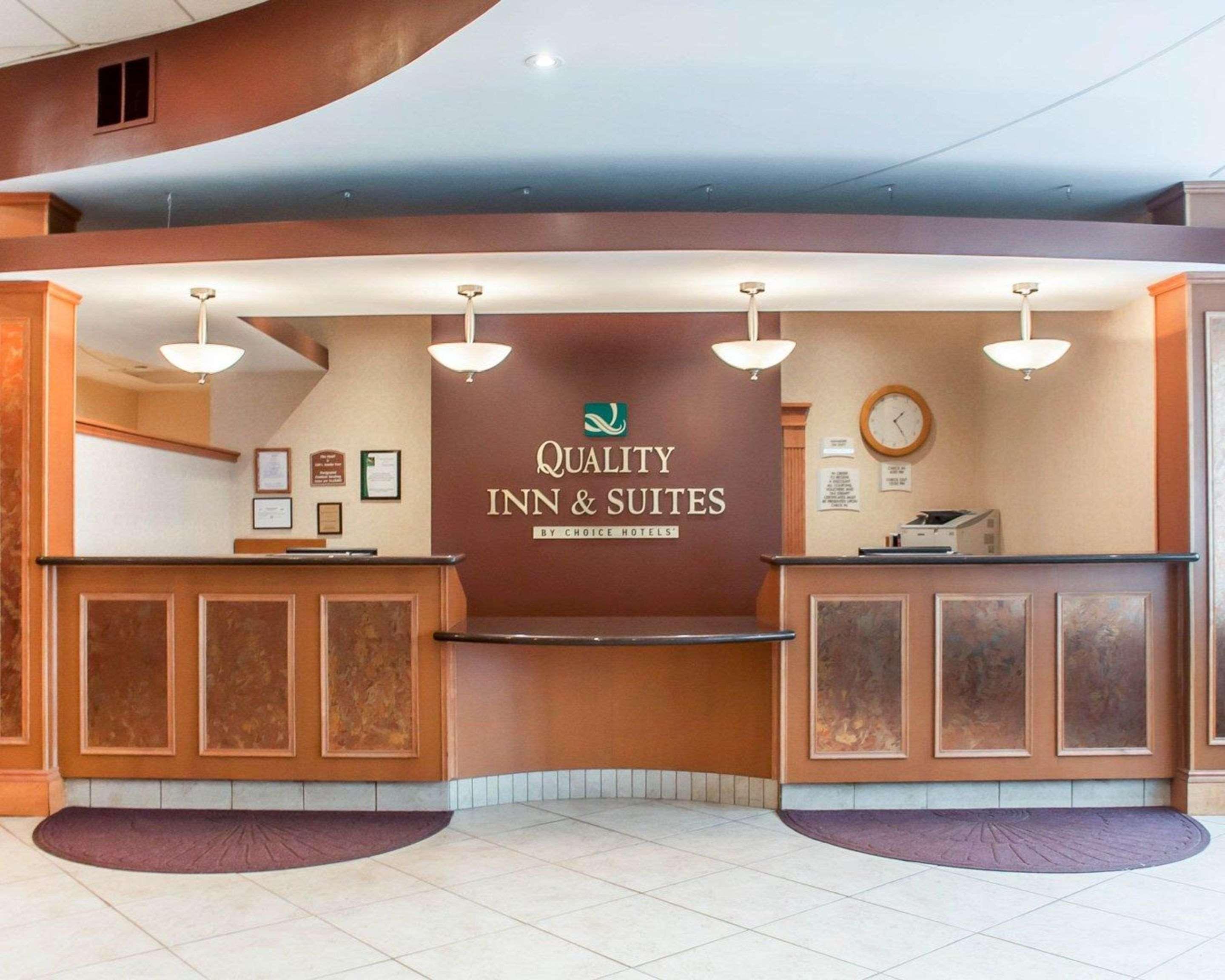Quality Inn & Suites Vestal Binghamton Near University Buitenkant foto