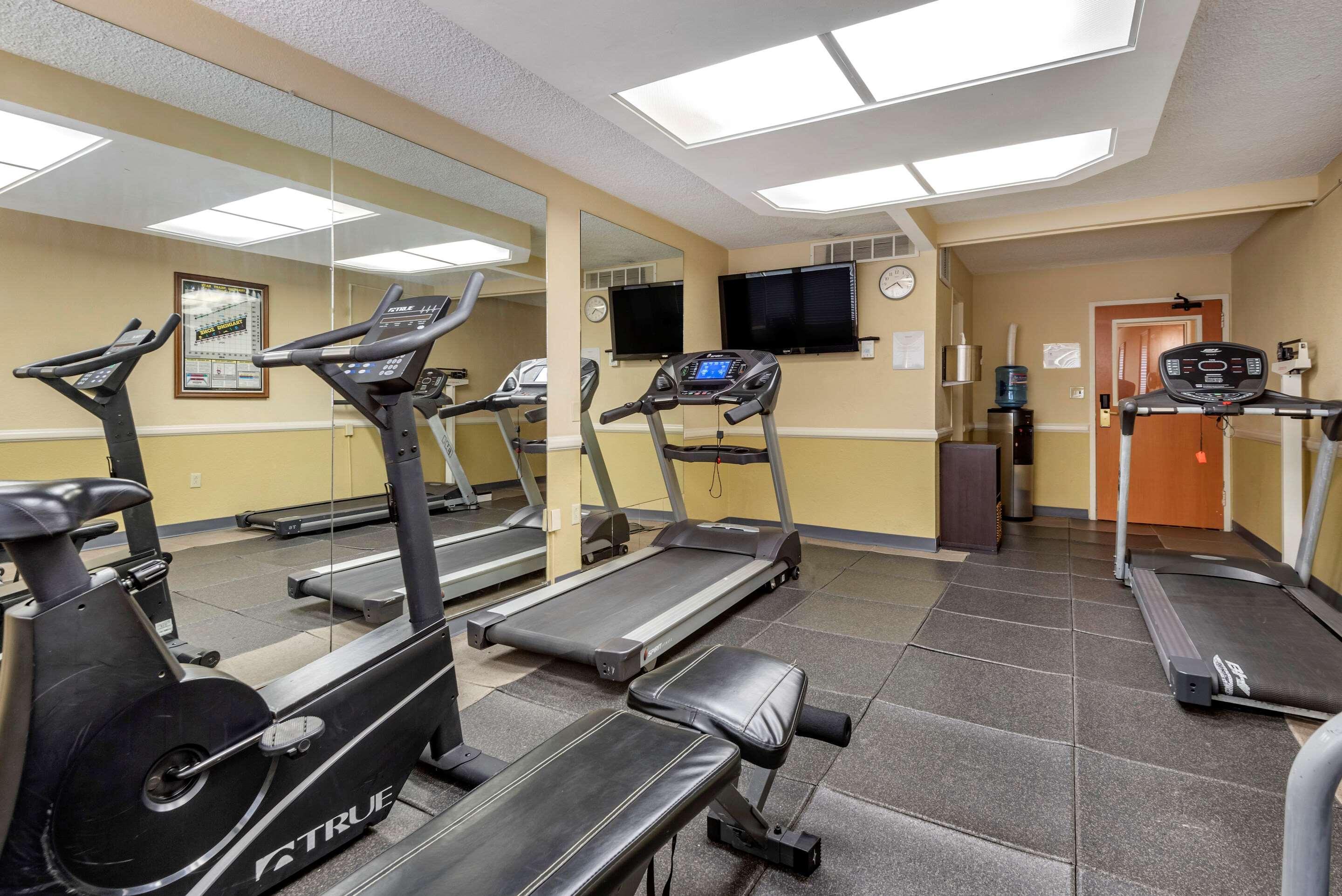 Quality Inn & Suites Vestal Binghamton Near University Buitenkant foto