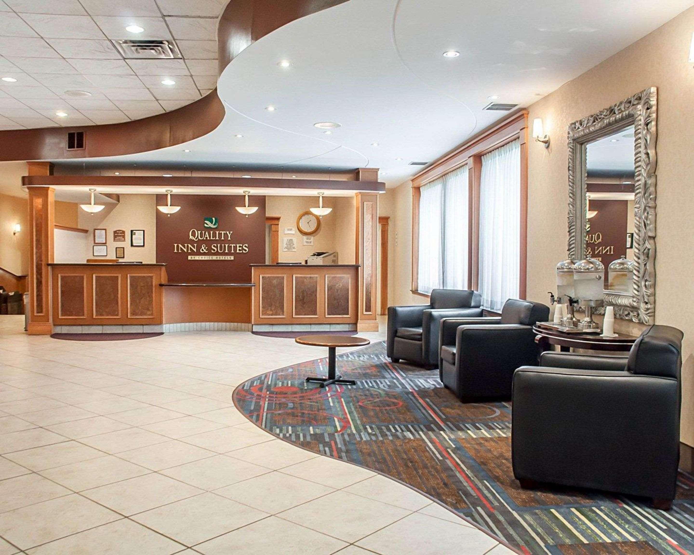Quality Inn & Suites Vestal Binghamton Near University Buitenkant foto