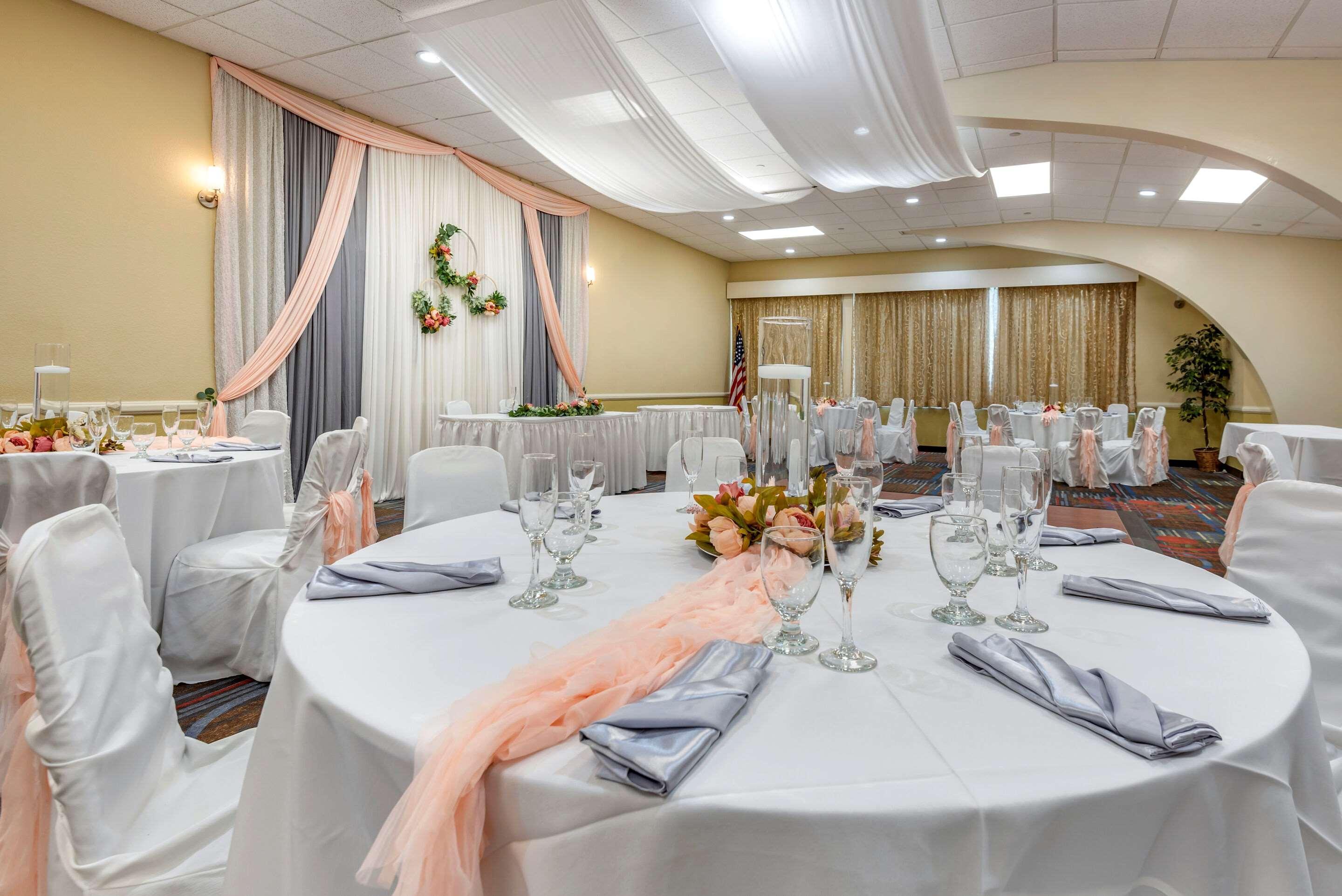 Quality Inn & Suites Vestal Binghamton Near University Buitenkant foto