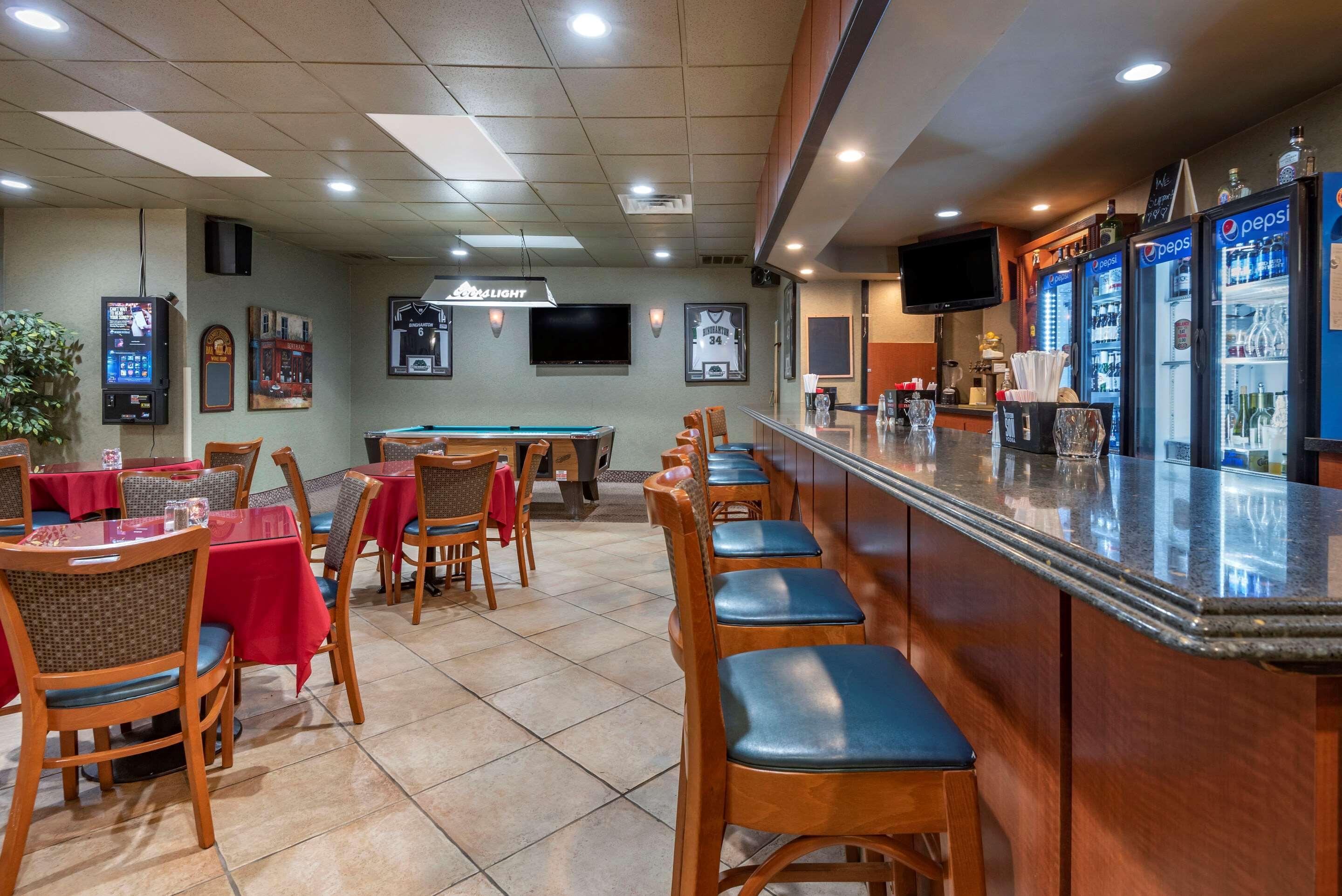 Quality Inn & Suites Vestal Binghamton Near University Buitenkant foto