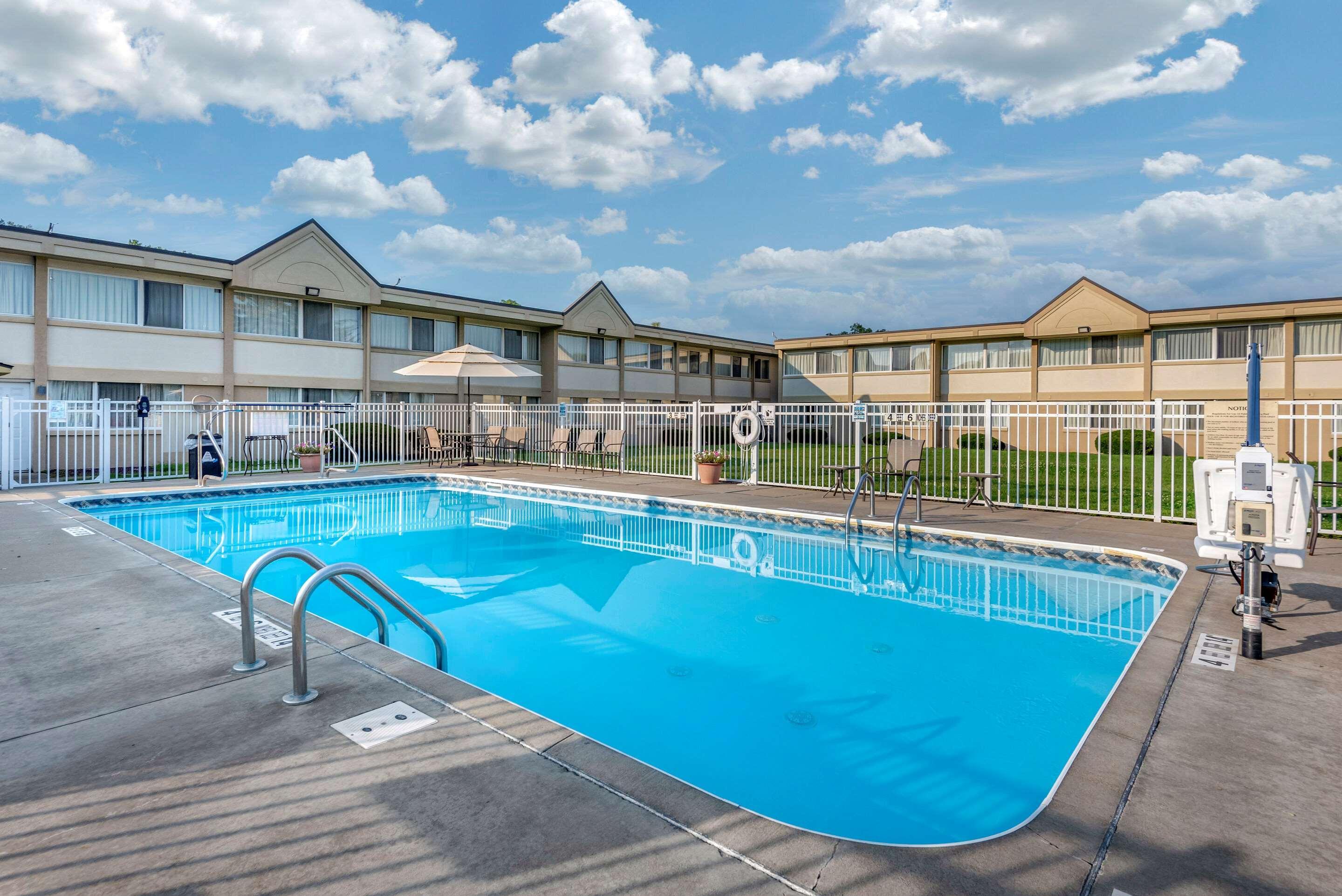 Quality Inn & Suites Vestal Binghamton Near University Buitenkant foto