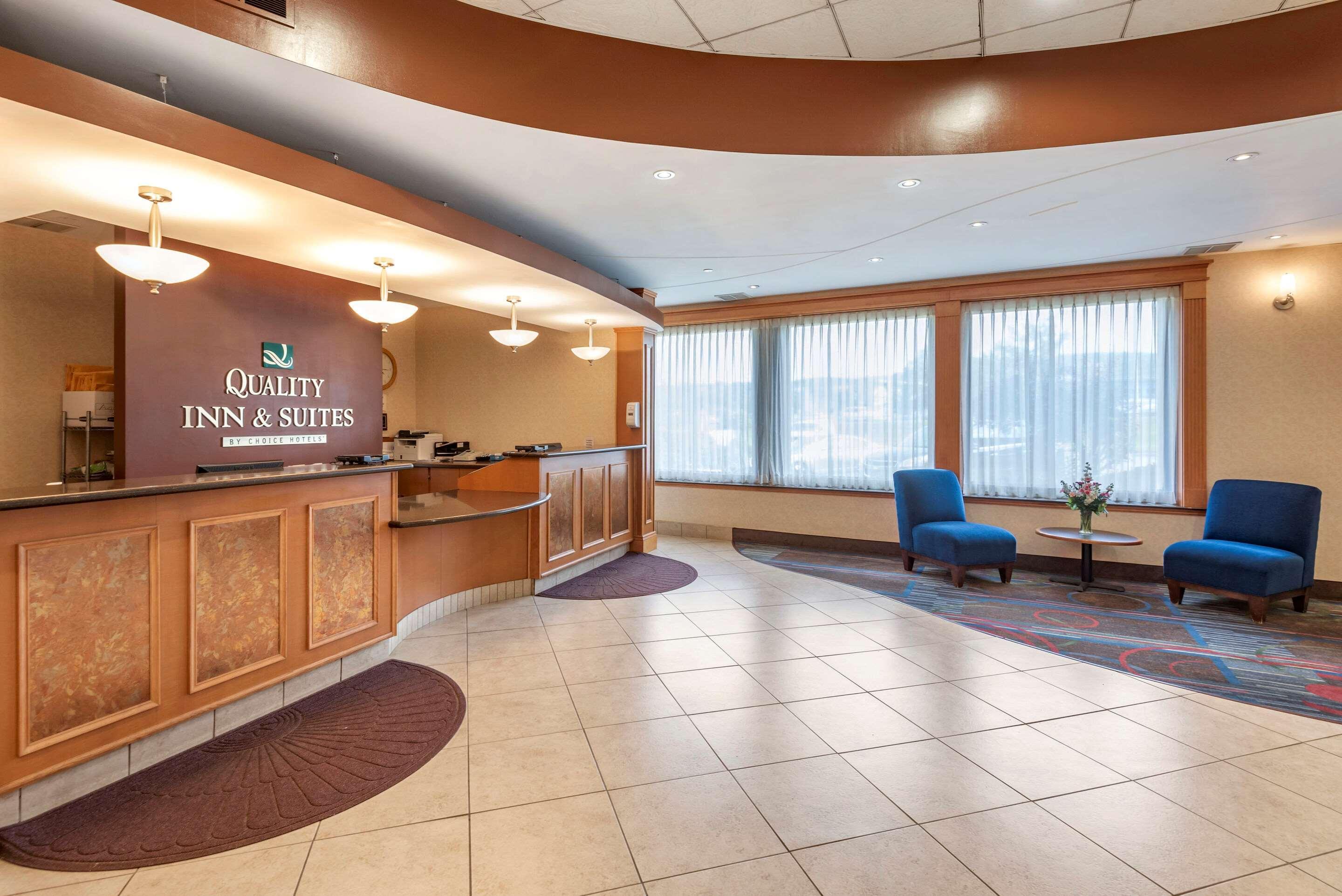 Quality Inn & Suites Vestal Binghamton Near University Buitenkant foto