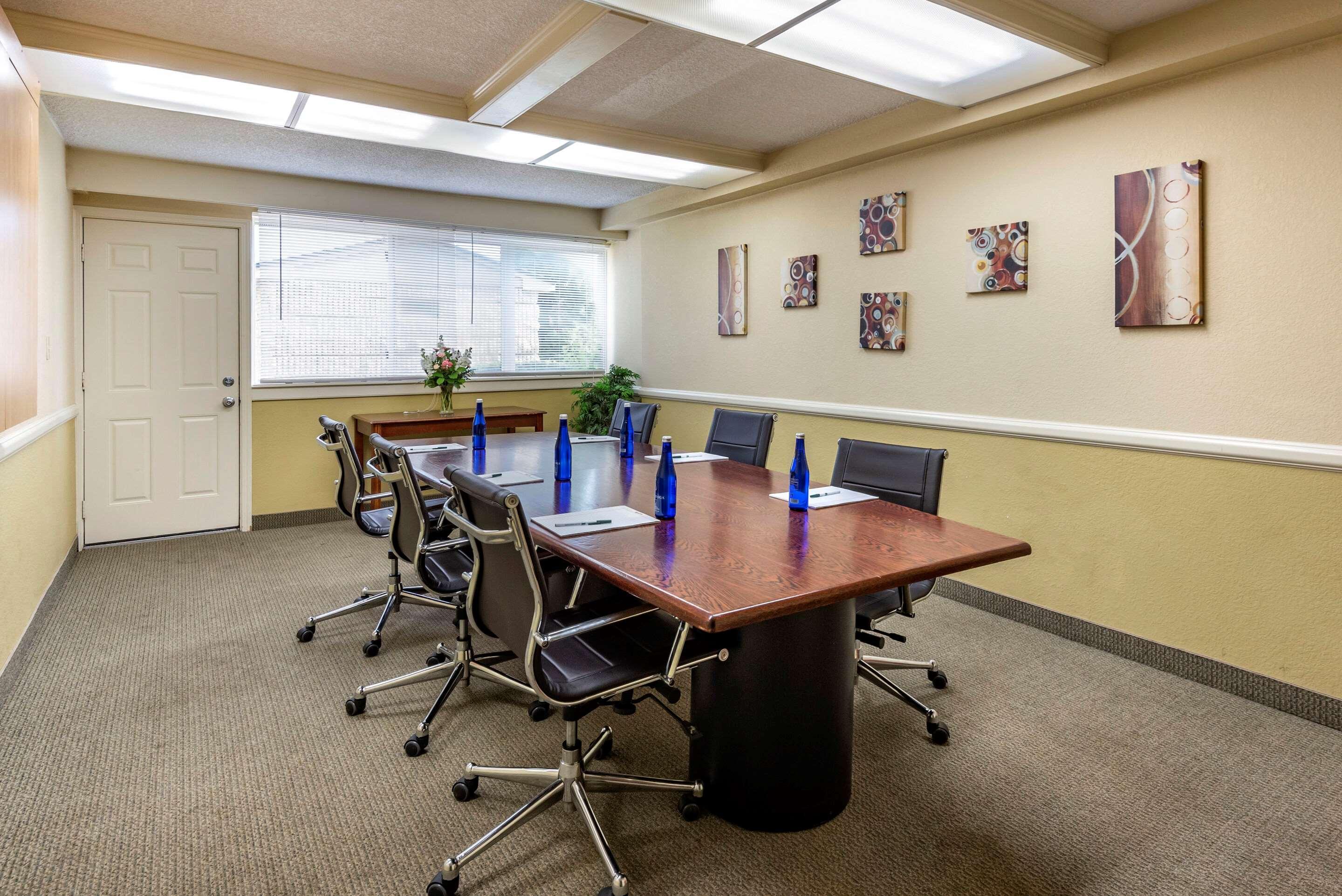 Quality Inn & Suites Vestal Binghamton Near University Buitenkant foto