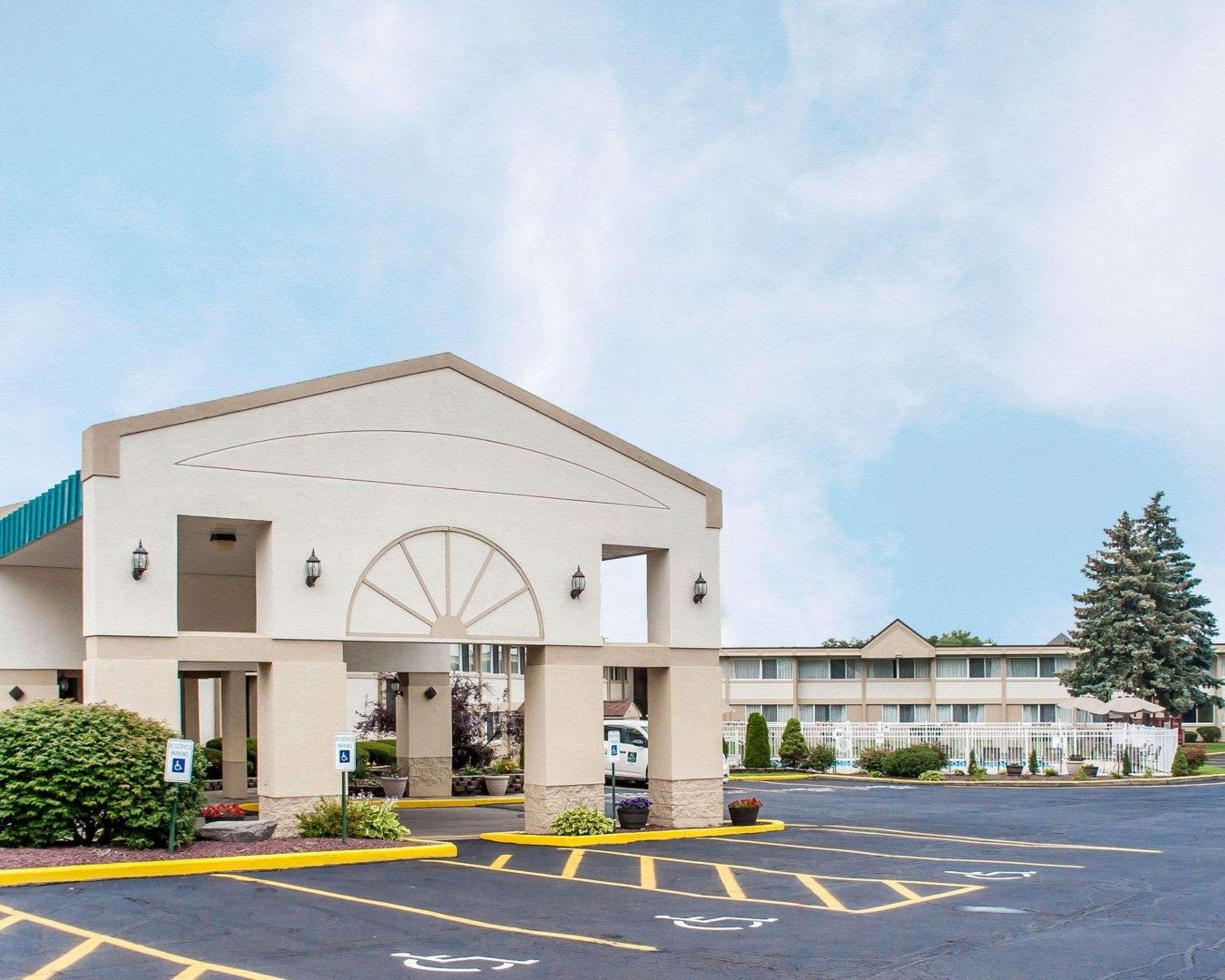 Quality Inn & Suites Vestal Binghamton Near University Buitenkant foto
