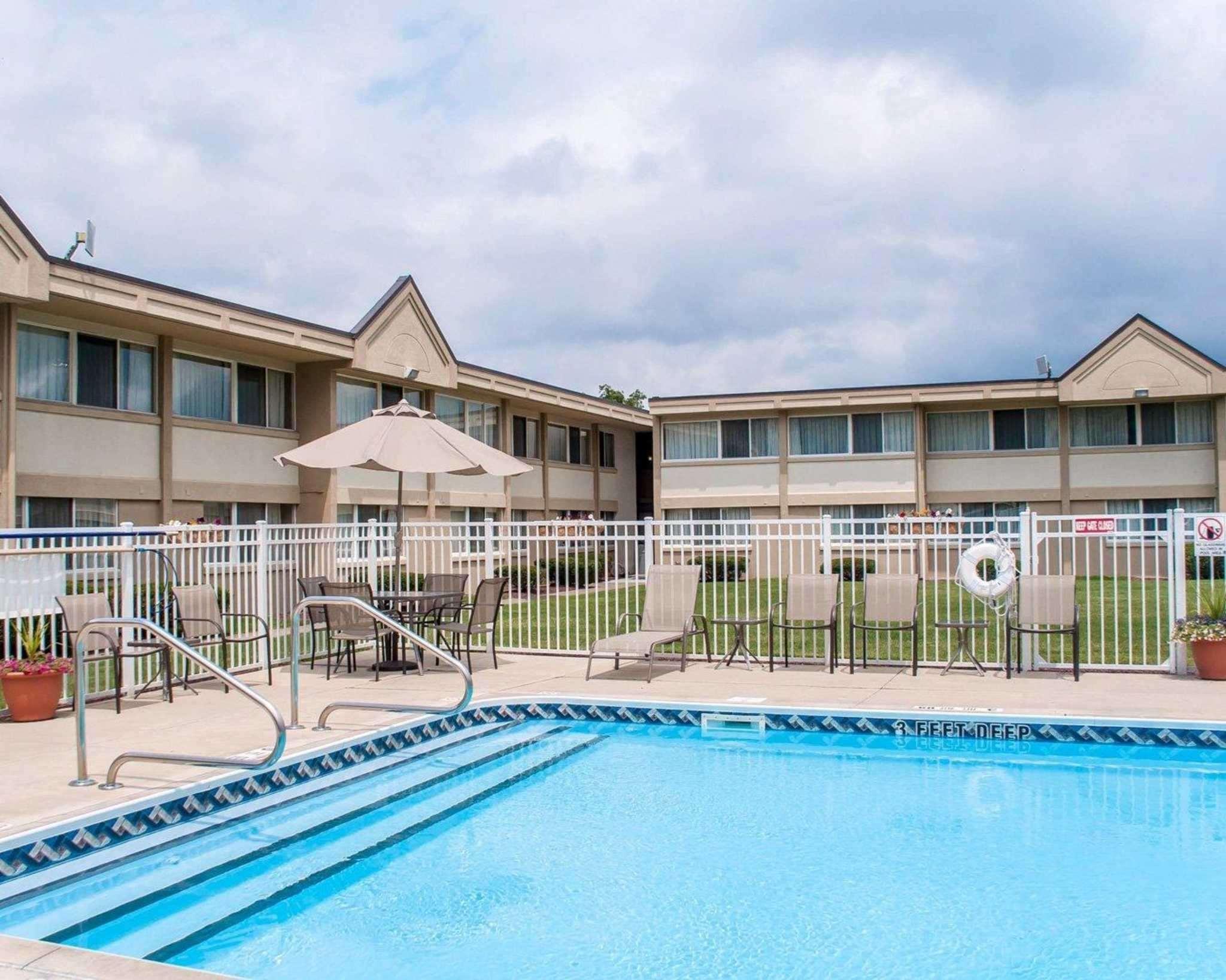 Quality Inn & Suites Vestal Binghamton Near University Buitenkant foto