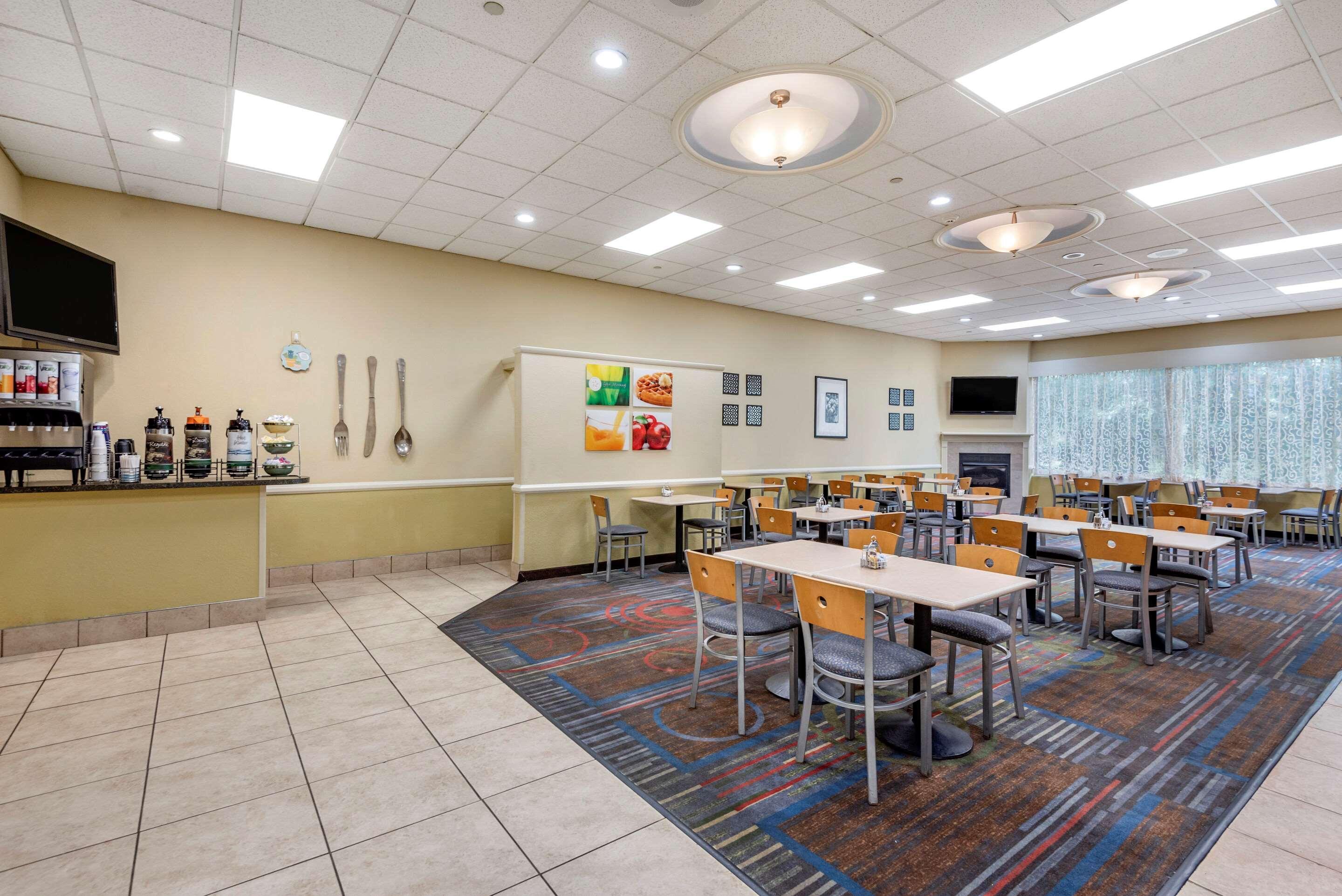 Quality Inn & Suites Vestal Binghamton Near University Buitenkant foto