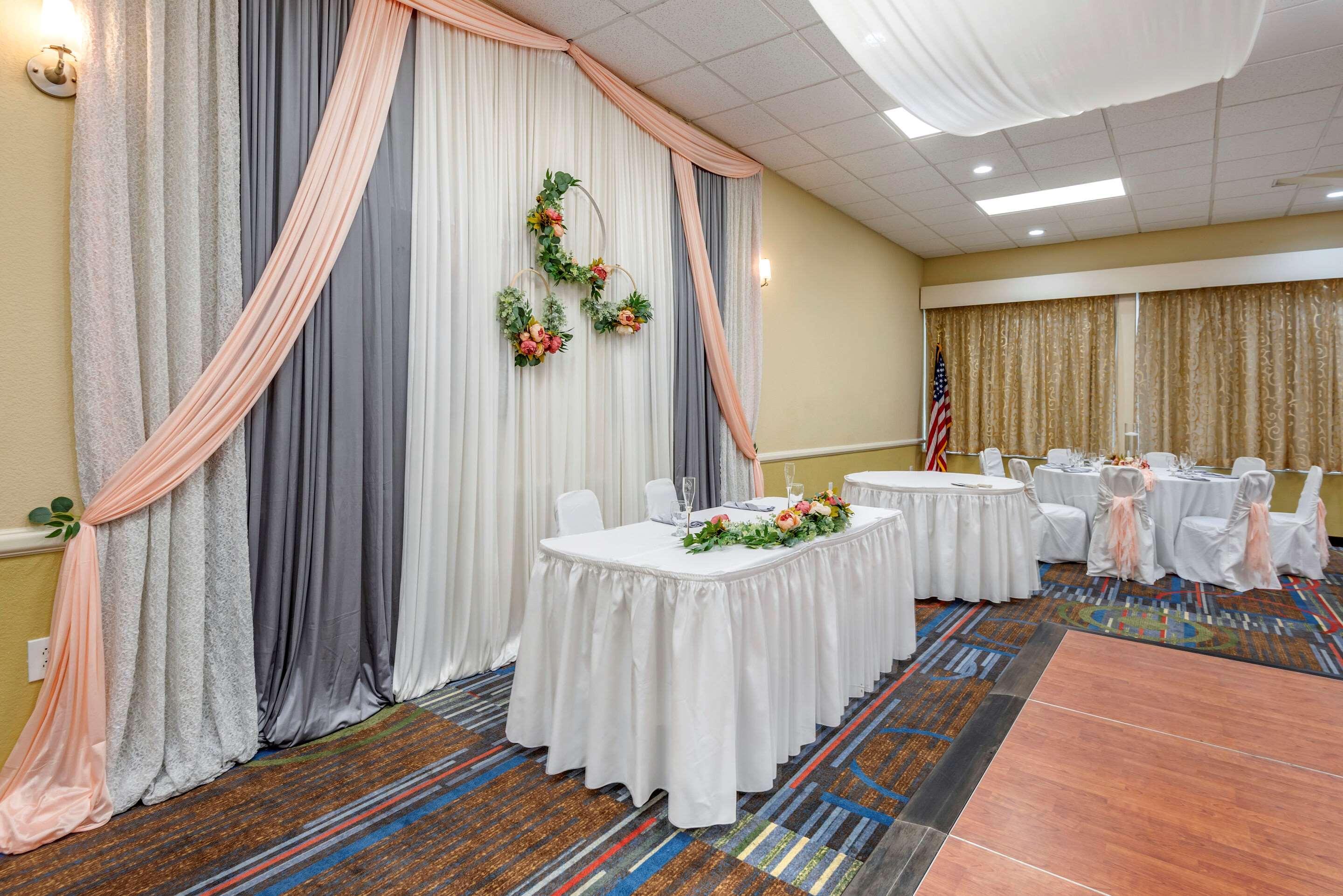 Quality Inn & Suites Vestal Binghamton Near University Buitenkant foto